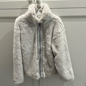 Girls Patagonia faux fur coat. Sz 10
